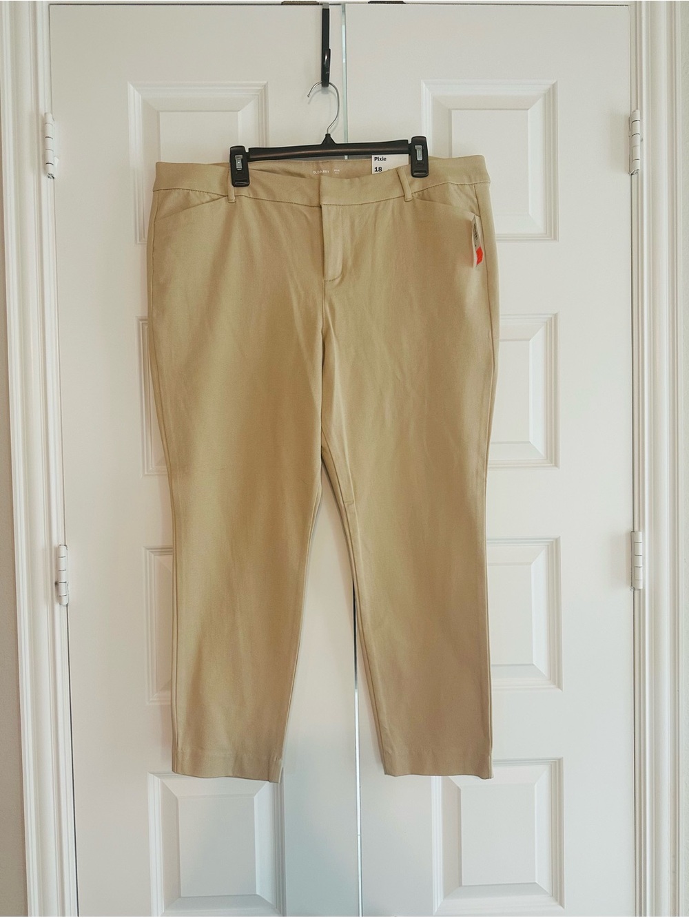 Women’s Old Navy Khaki Pixie Chinos - Light Tan